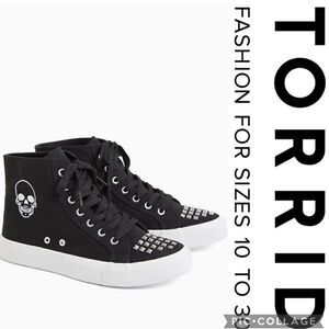 Torrid 7ww high top black lace up skull & stud rock punk emu sneaker